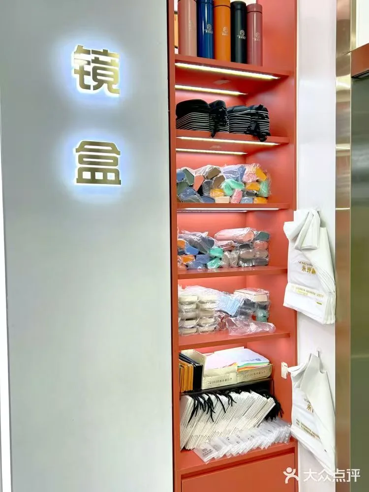 门店内部区域实景记录 · 展示区